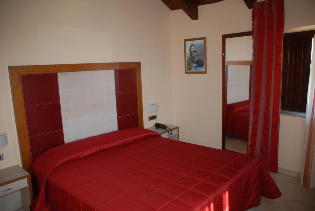 Hotel Conte Ruggero Serra San Bruno Pokój zdjęcie