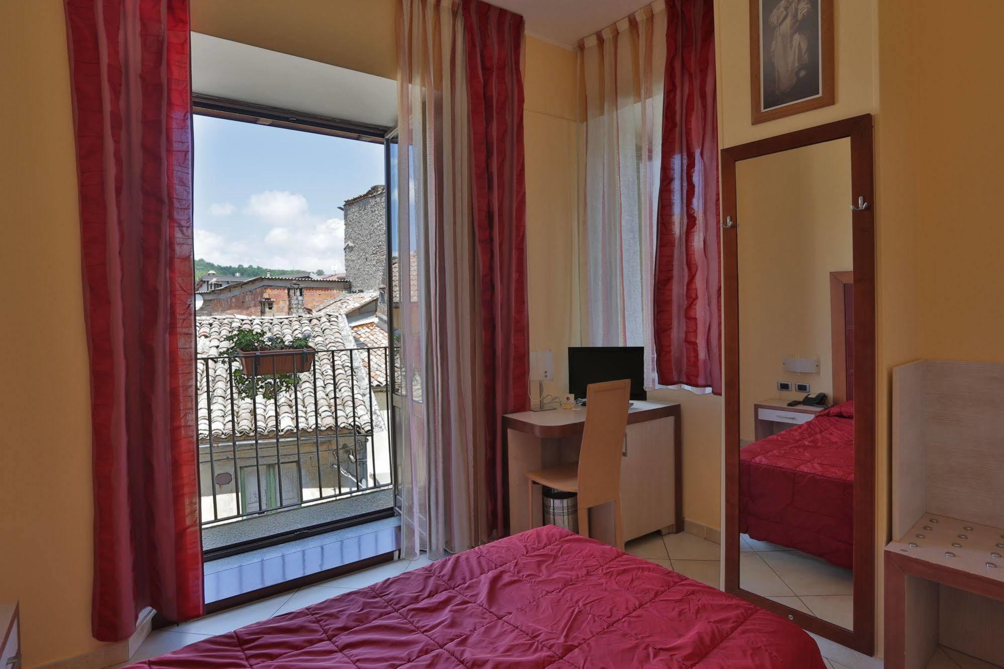 Hotel Conte Ruggero Serra San Bruno Zewnętrze zdjęcie